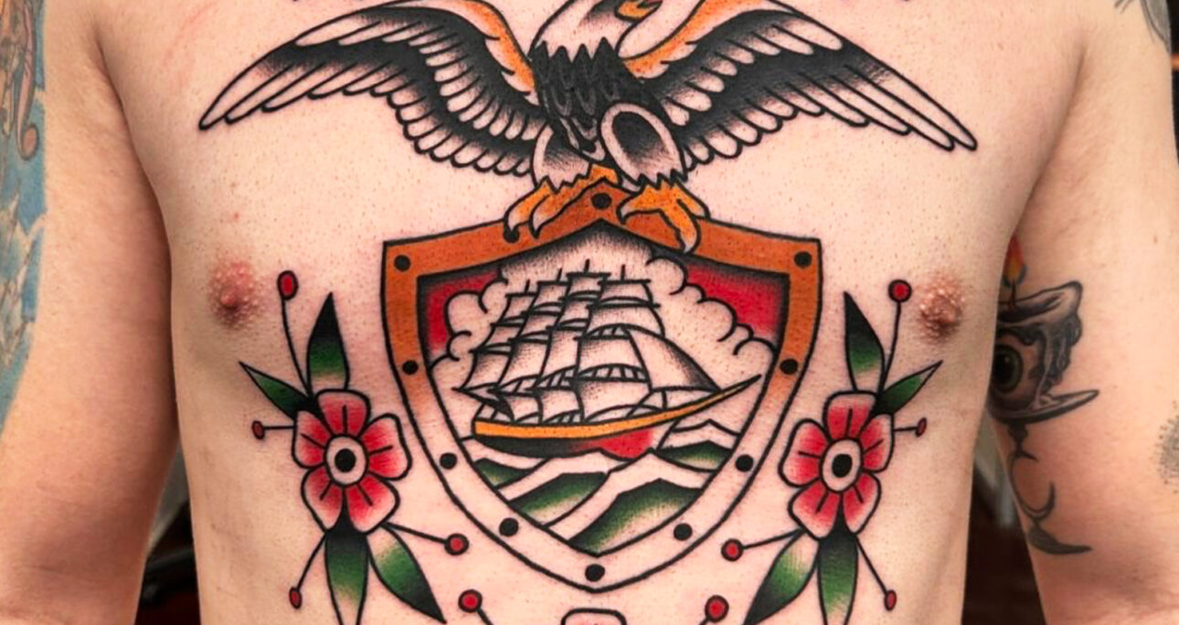 Tatuagem Old School em Santo André: O Clássico Estilo com Cores Vibrantes e Traços Grossos