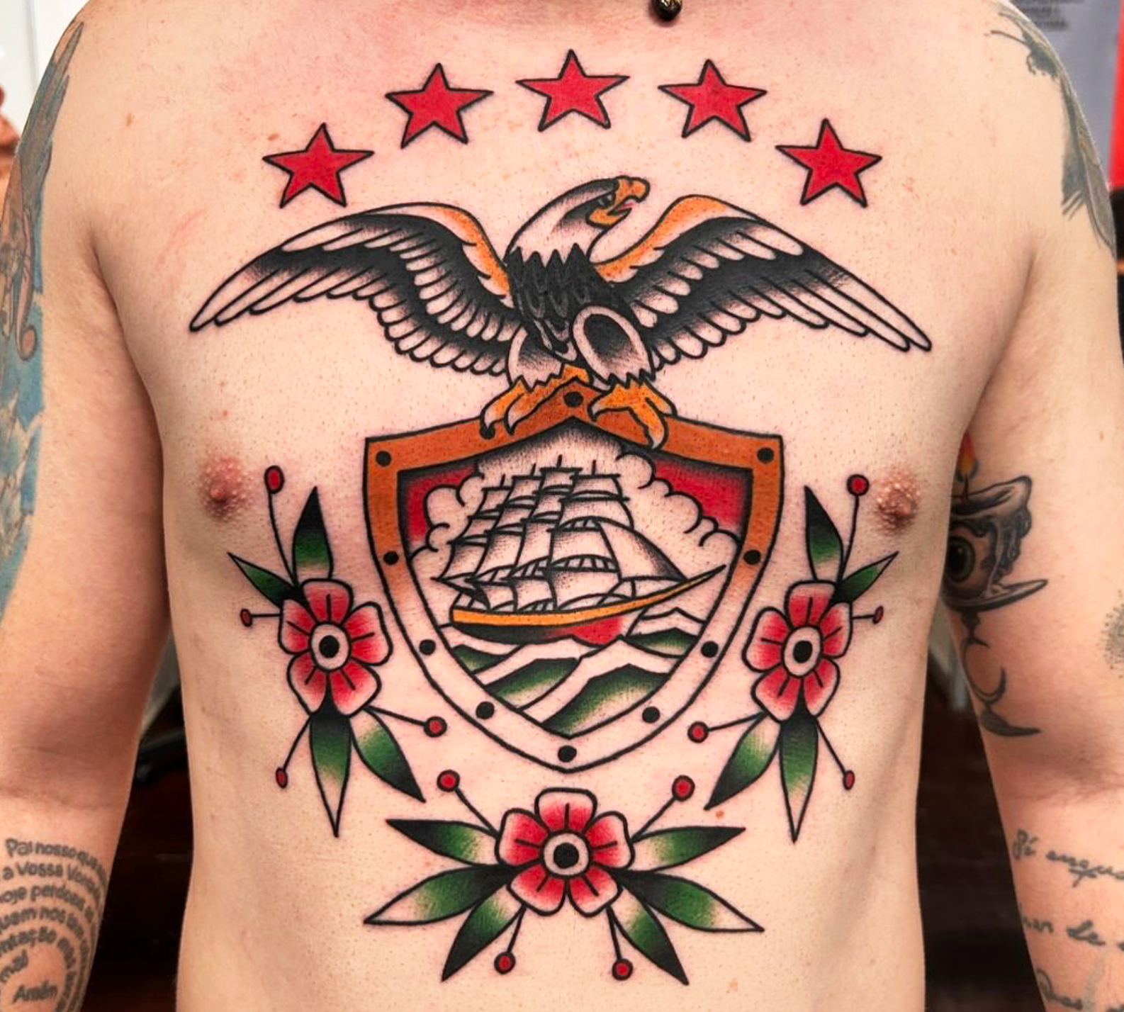 Tatuagem Old School em Santo André: O Clássico Estilo com Cores Vibrantes e Traços Grossos